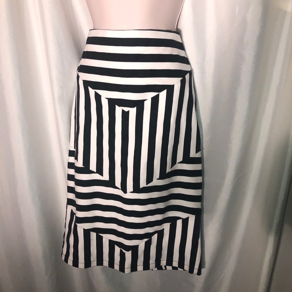 Black and white geometric pencil skirt